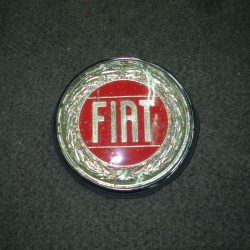 Insignia Fiat 1500 baul laureada redonda